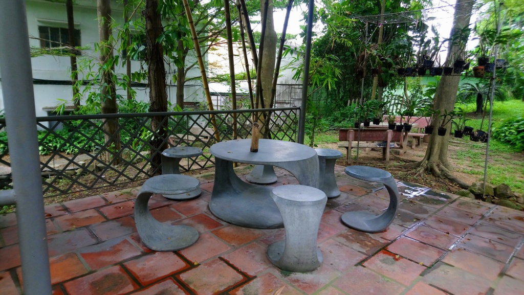 Bộ bàn ghế bê tông tròn